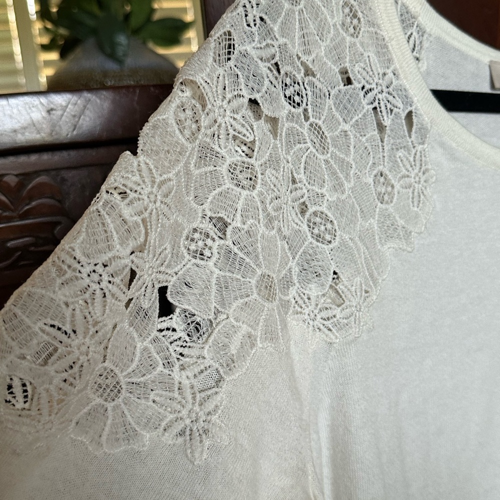 Off white Loft top. Size XL